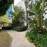 Lejlighed Hacienda Beach Estepona - Primera Linea De Playa, Piscinas Y Jardines Tropicales *